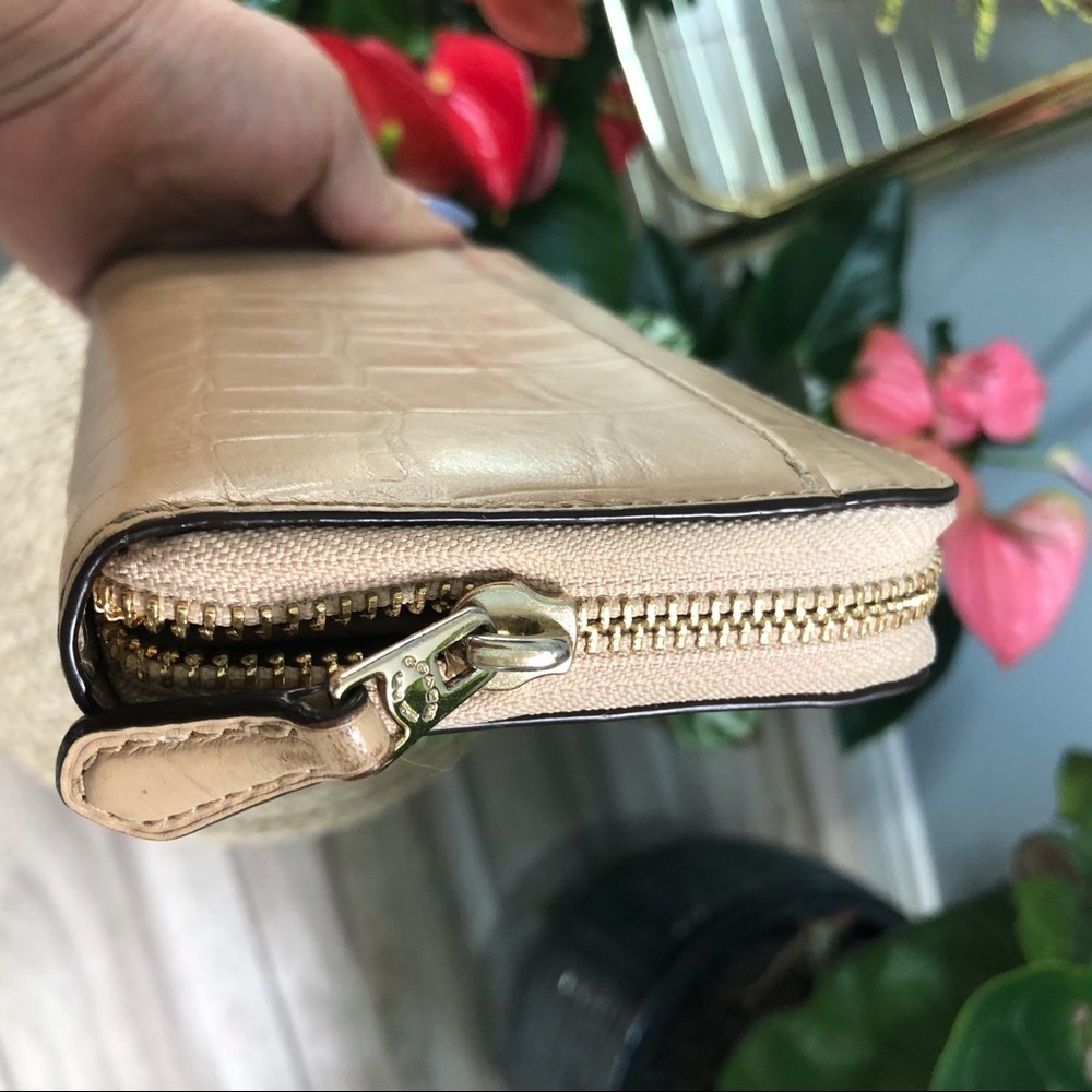 Vintage Leather Coach Wrap Around Zipper Wallet - Picture 3 of 9